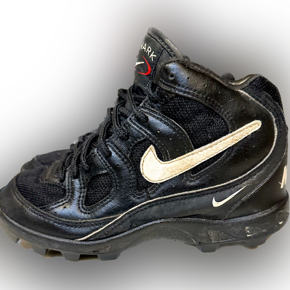 VTG NIKE SHARK YOUTH FOOTBALL CLEAT BLACK WHITE SZ 2.5Y ATHLETIC SPORTS TACKLE